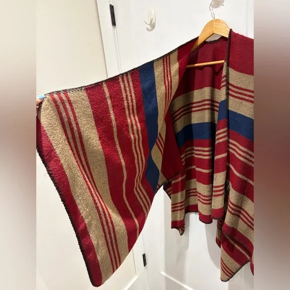 Poncho - Picture 2 of 5